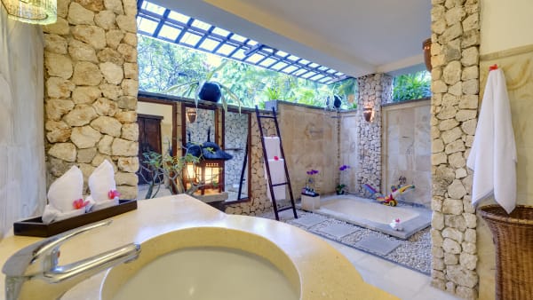 Villa Sungai Tinggi - Guest bathroom 2